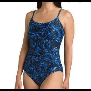 Women’s speedo NWOT size 6 one peice